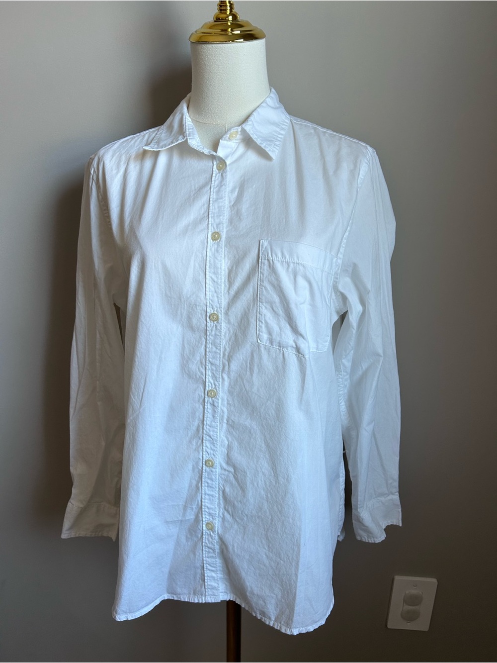 100% cotton gap The Classic Shirt White Button-Down Chest Pocket timeless